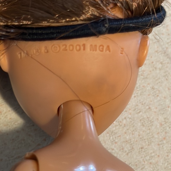 2001 MGA Bratz doll nice eye shadow no earrings (1) please view all photos - Picture 9 of 11